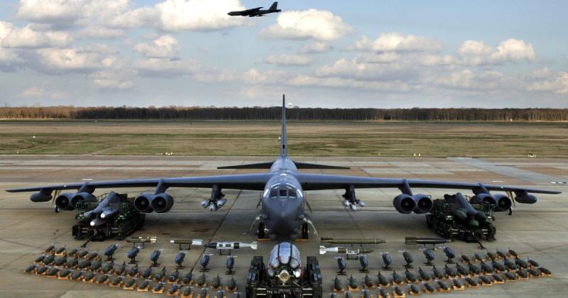 Легендарний авіалайнер B-52: походження та еволюція стратегічного бомбардувальника