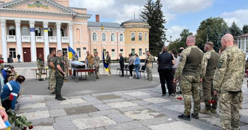 У 123-й бригаді територіальної оборони стався трагічний інцидент: комбат вчинив самогубство. Командування обіцяє провести детальне розслідування - Головні новини України.